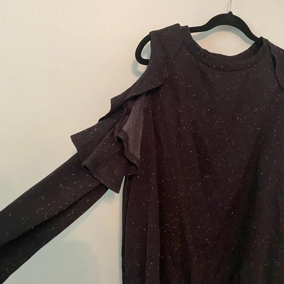 Open shoulder ruffle maternity sweater - Picture 3 of 7